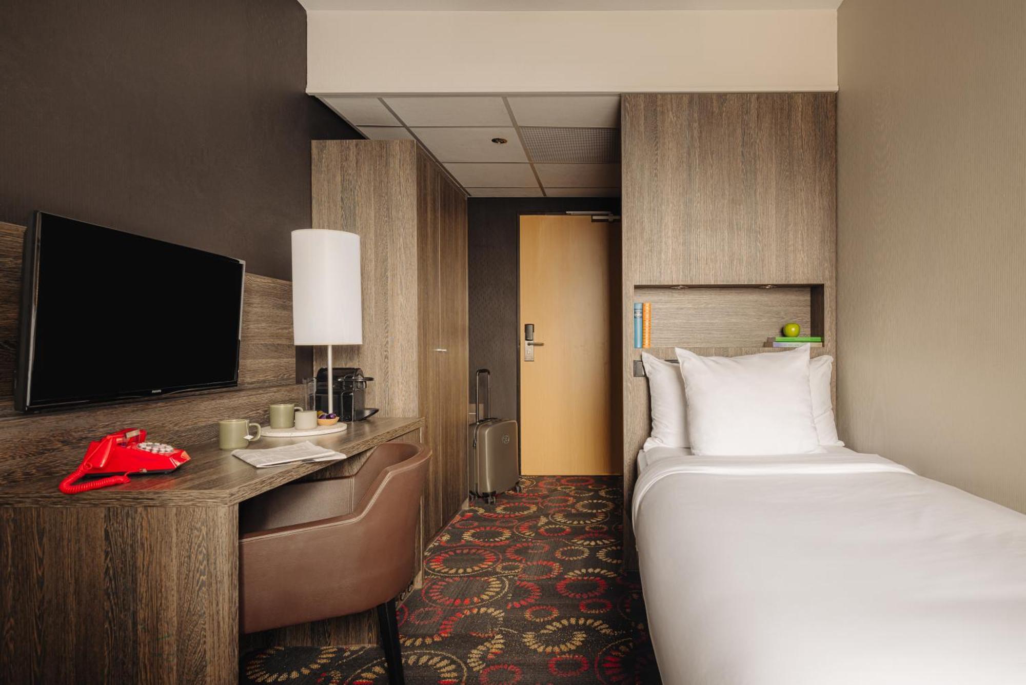 Leonardo Center Former Crown 4*