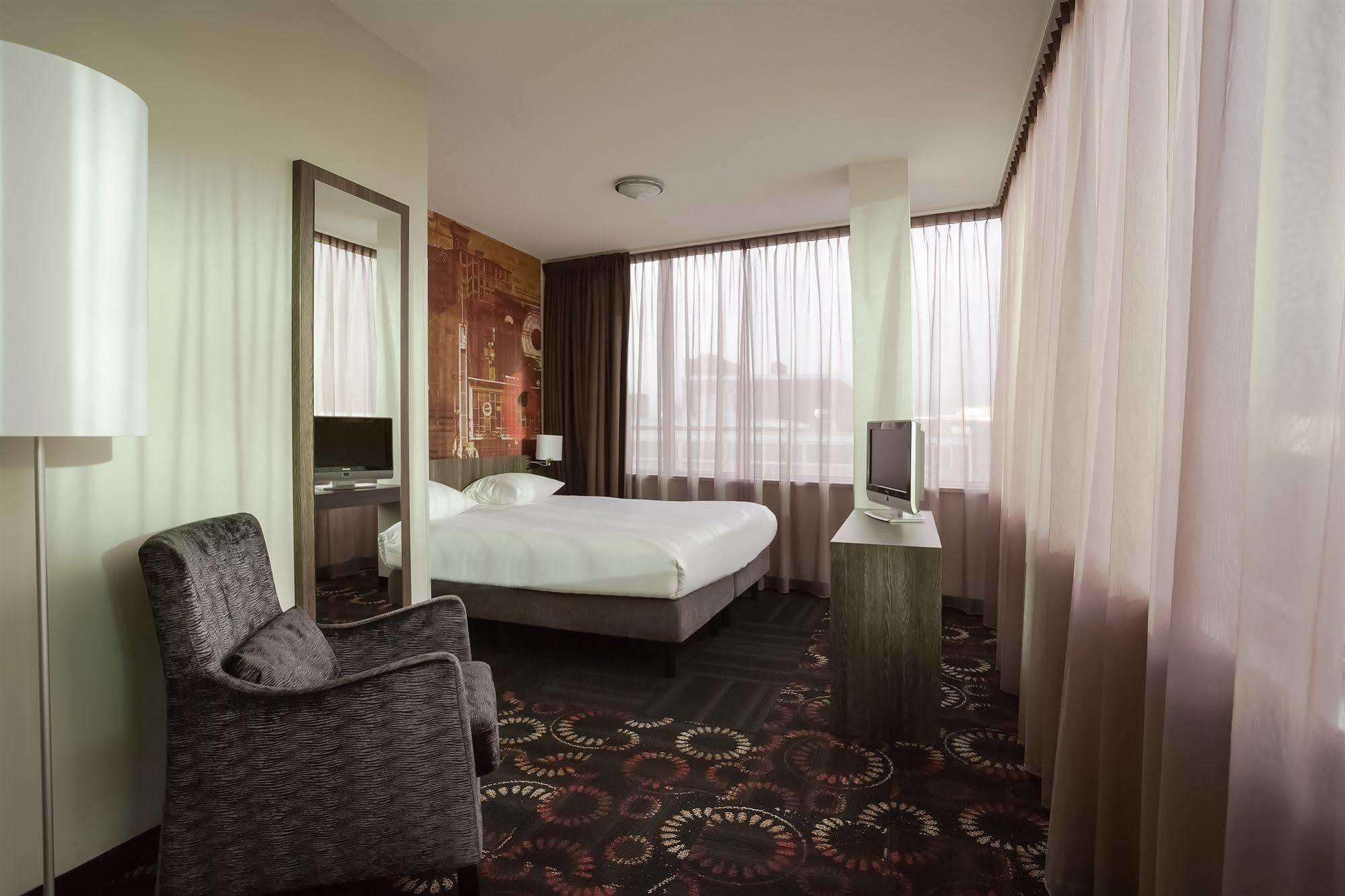 Hotel Leonardo Center Former Crown